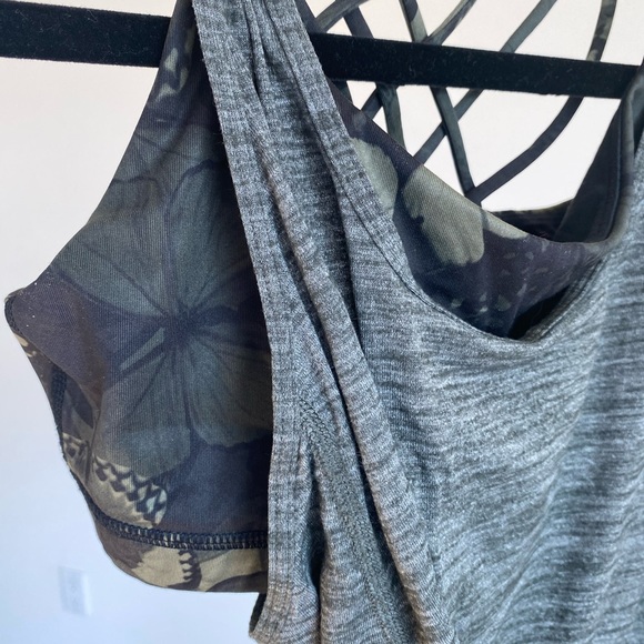 Lululemon tank top/ attached sports bra size 2 - Picture 2 of 5